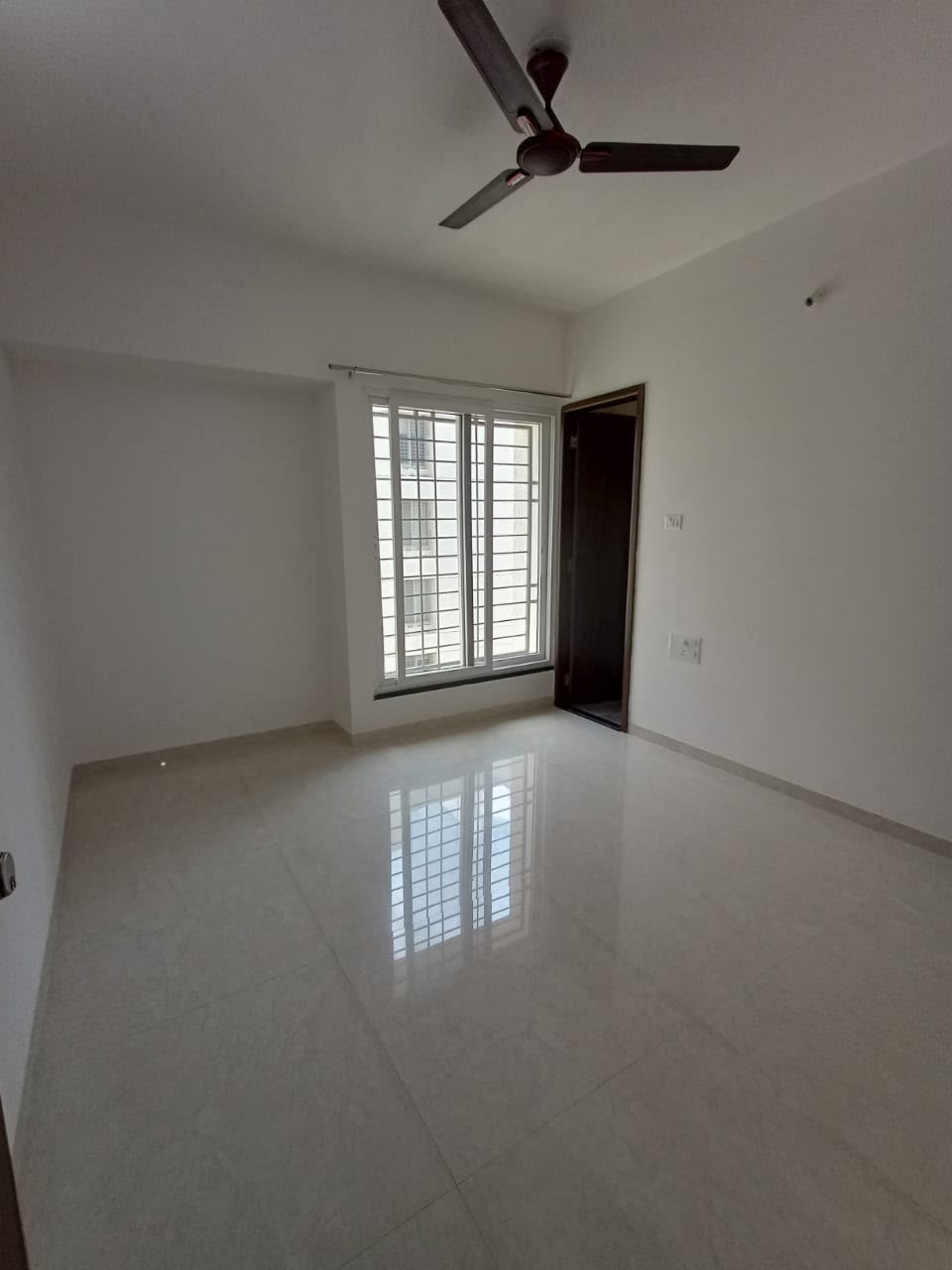 3bhk flat on rent Semifurnished. Majestique Towers Kharadi property in Kharadi, Pune