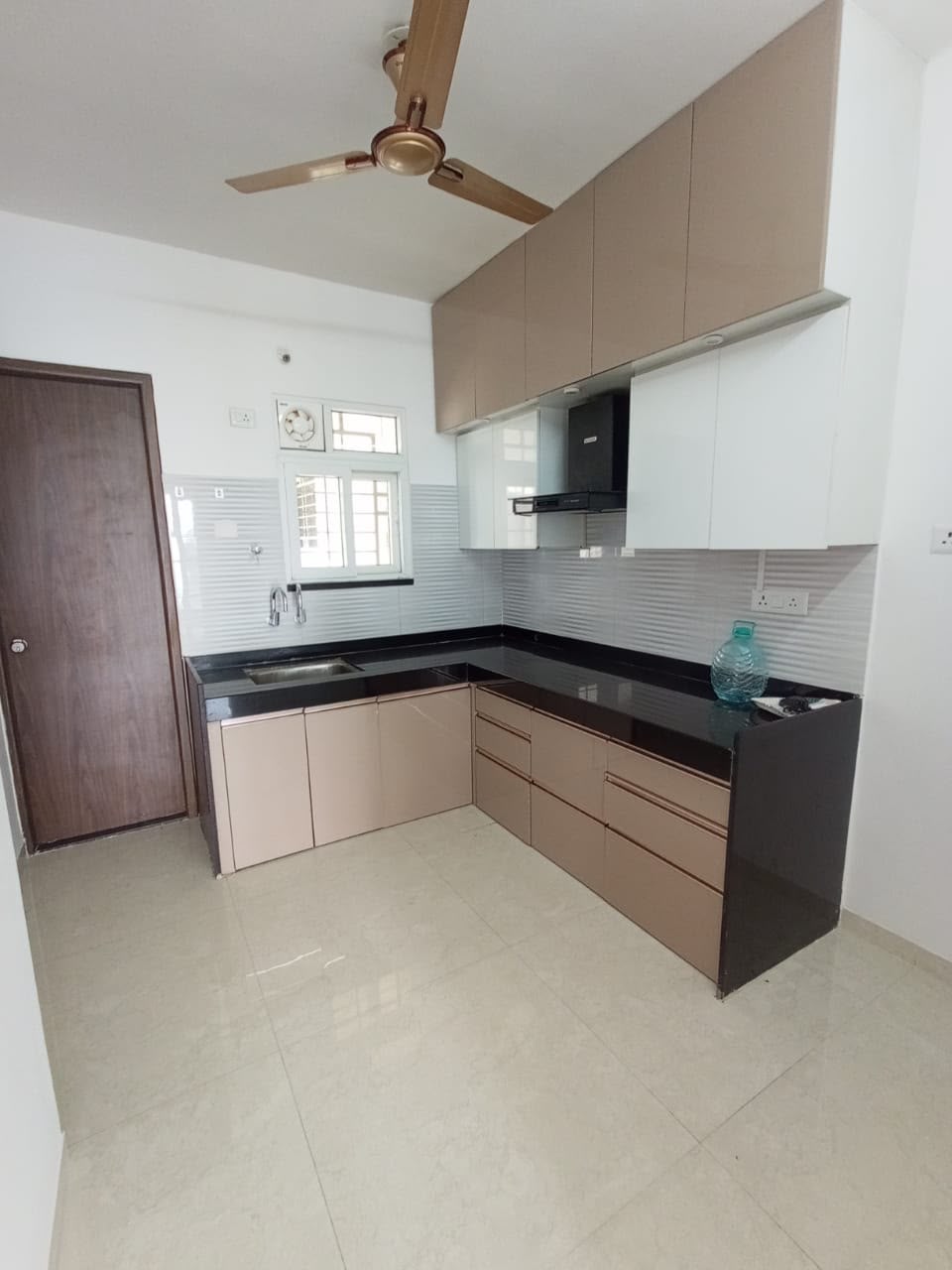 3bhk flat on rent Semifurnished. Majestique Towers Kharadi property in Kharadi, Pune