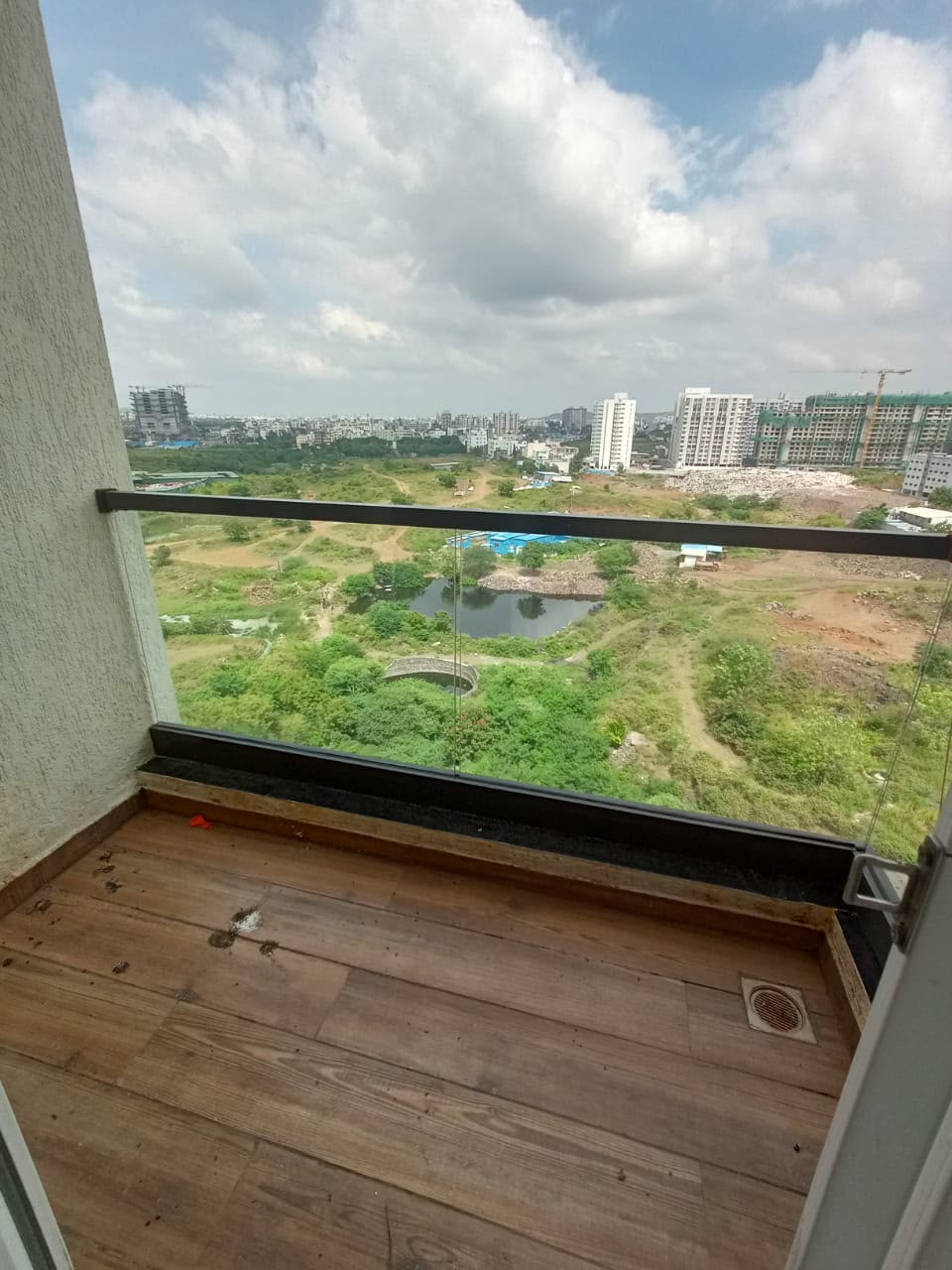 3bhk flat on rent Semifurnished. Majestique Towers Kharadi property in Kharadi, Pune