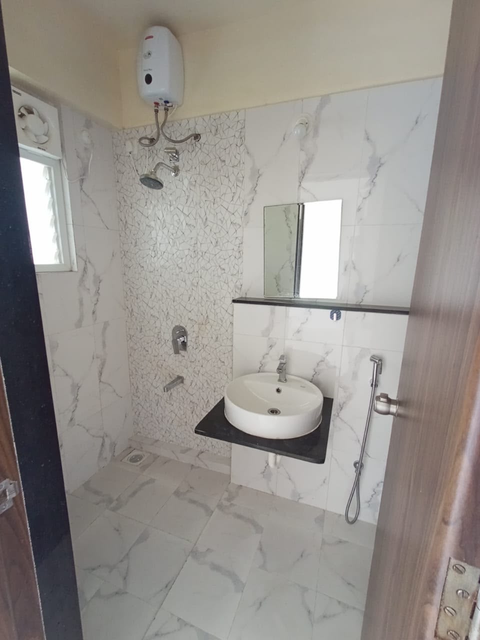 3bhk flat on rent Semifurnished. Majestique Towers Kharadi property in Kharadi, Pune