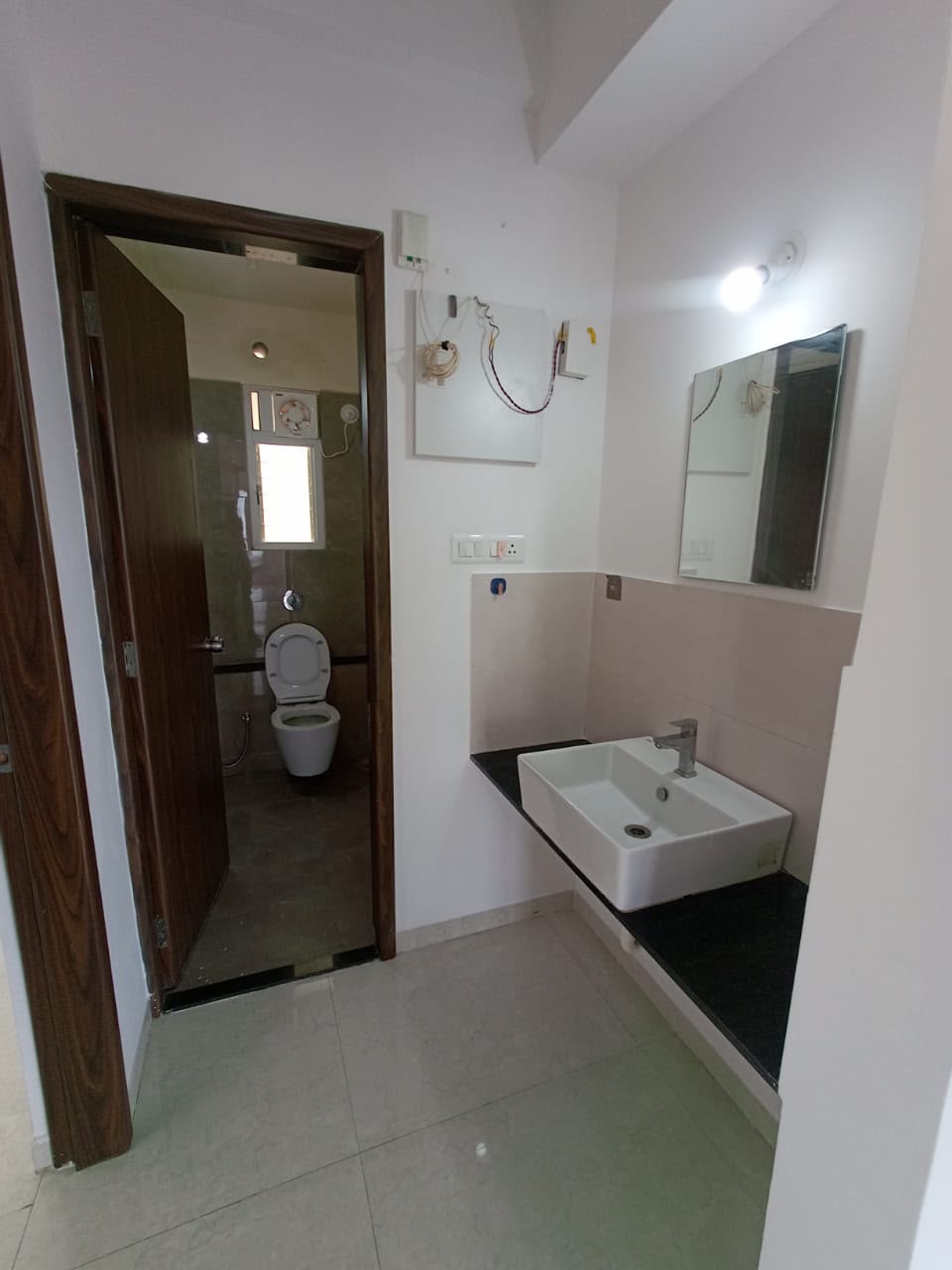 3bhk flat on rent Semifurnished. Majestique Towers Kharadi property in Kharadi, Pune