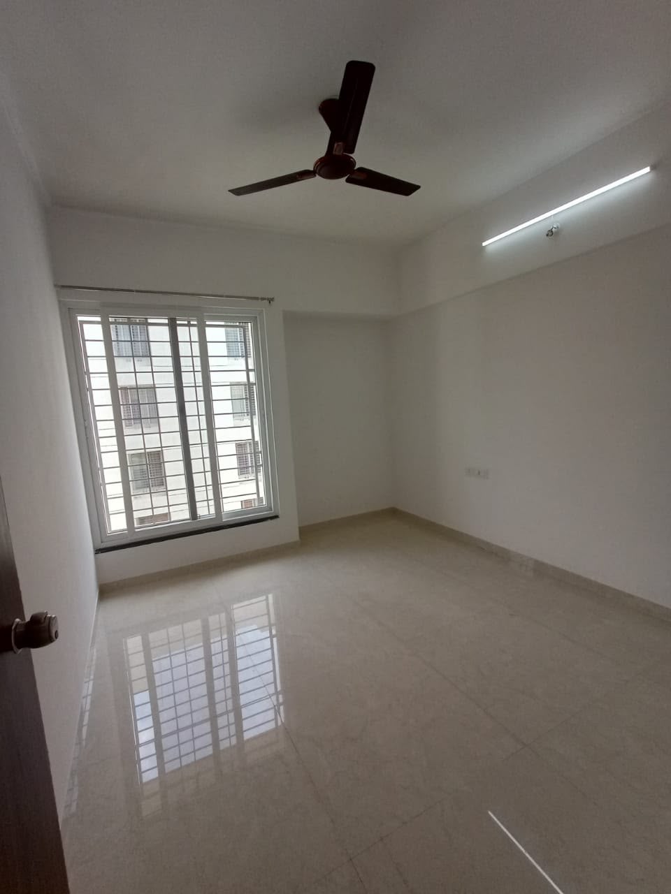 3bhk flat on rent Semifurnished. Majestique Towers Kharadi property in Kharadi, Pune