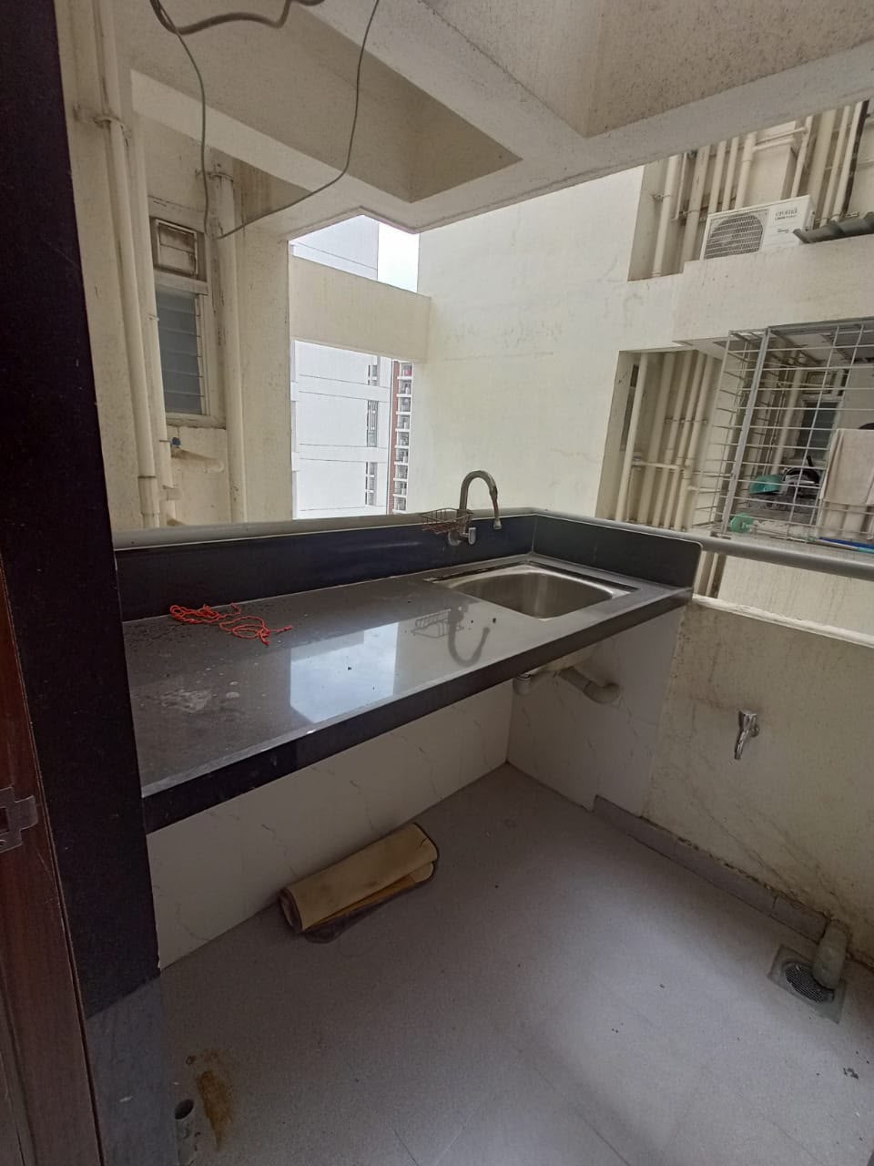 3bhk flat on rent Semifurnished. Majestique Towers Kharadi property in Kharadi, Pune