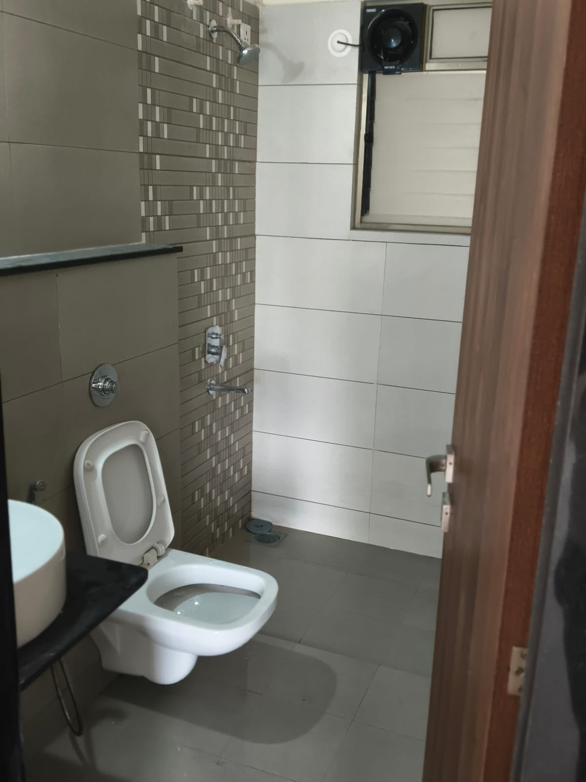 Brand new 3bhk Semifurnished flat on rent. Majestique Towers Kharadi property in Kharadi, Pune