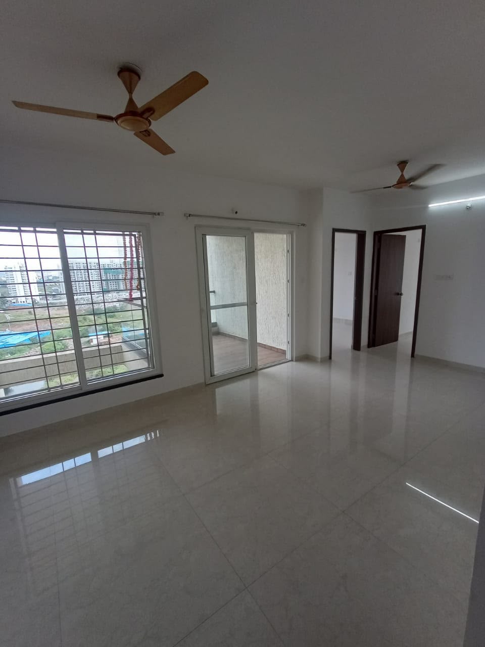 3bhk flat on rent Semifurnished. Majestique Towers Kharadi property in Kharadi, Pune