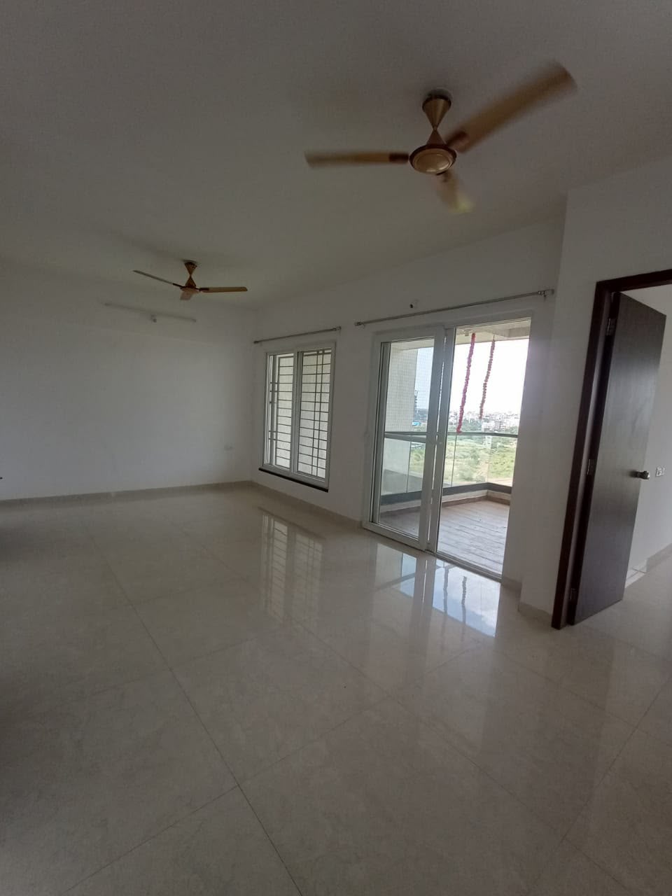 3bhk flat on rent Semifurnished. Majestique Towers Kharadi property in Kharadi, Pune