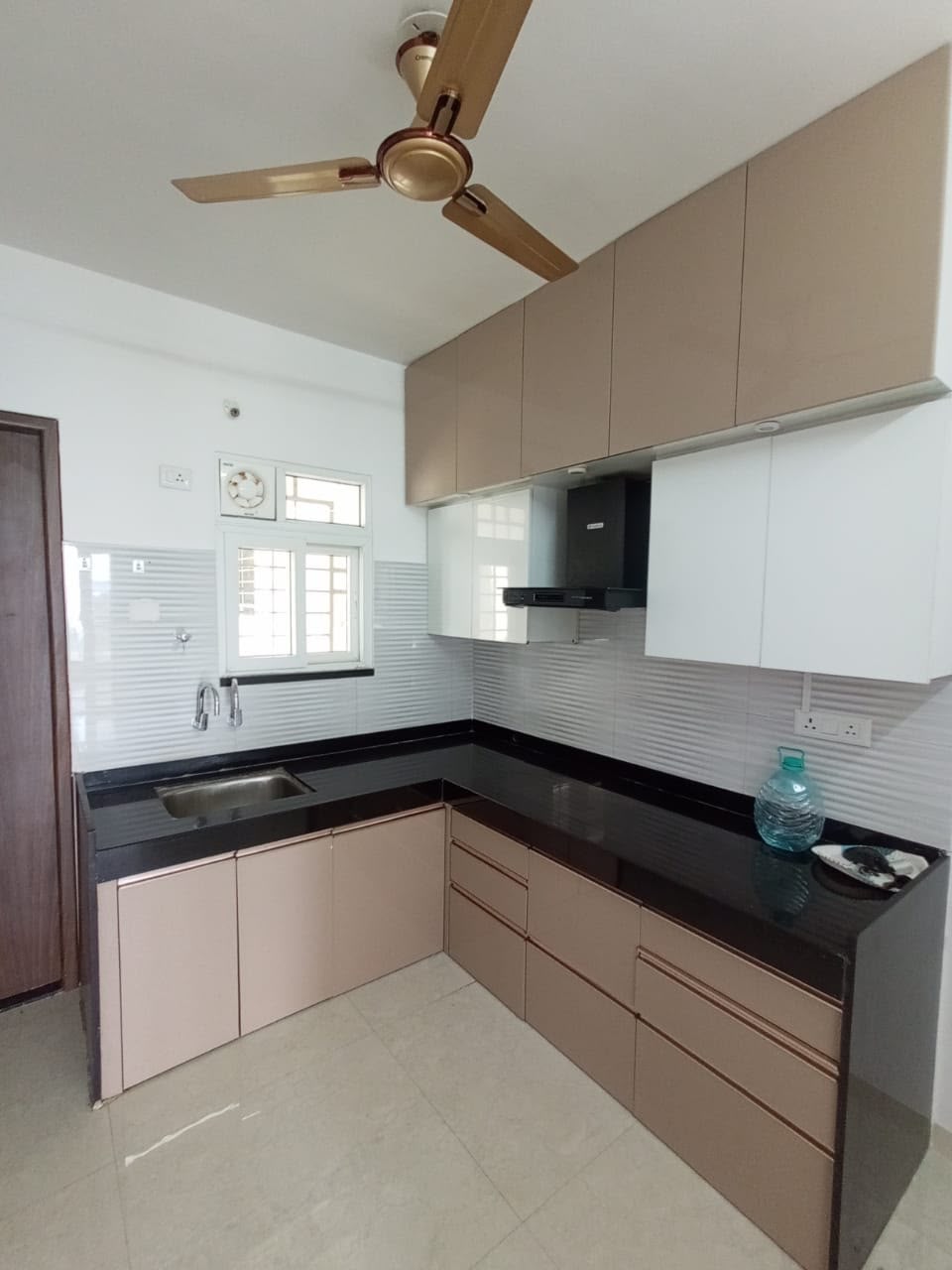 3bhk flat on rent Semifurnished. Majestique Towers Kharadi property in Kharadi, Pune